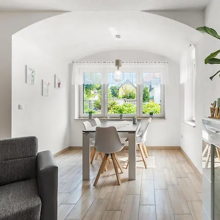 Апартаменты Modern In With A Terrace In Зебниц