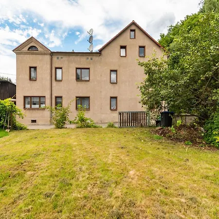 Modern In With A Terrace In Зебниц