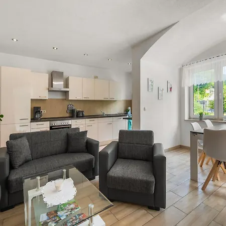 Апартаменты Modern In With A Terrace In Зебниц